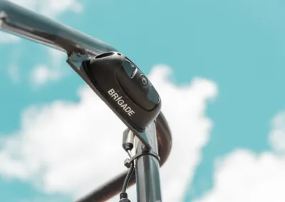 Дугуйт ачаагчийн дээд талд суурилуулсан Brigade Backeye®360 хиймэл оюун ухаантай камерын ойрхон авсан зураг.