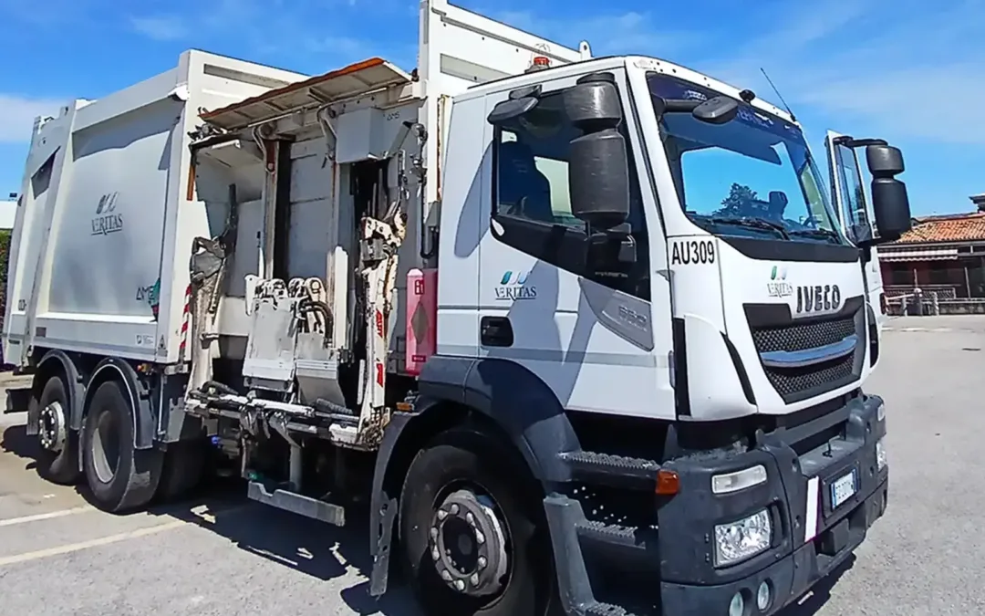 Veritas side loader waste truck with Brigade 360 ai Cameras