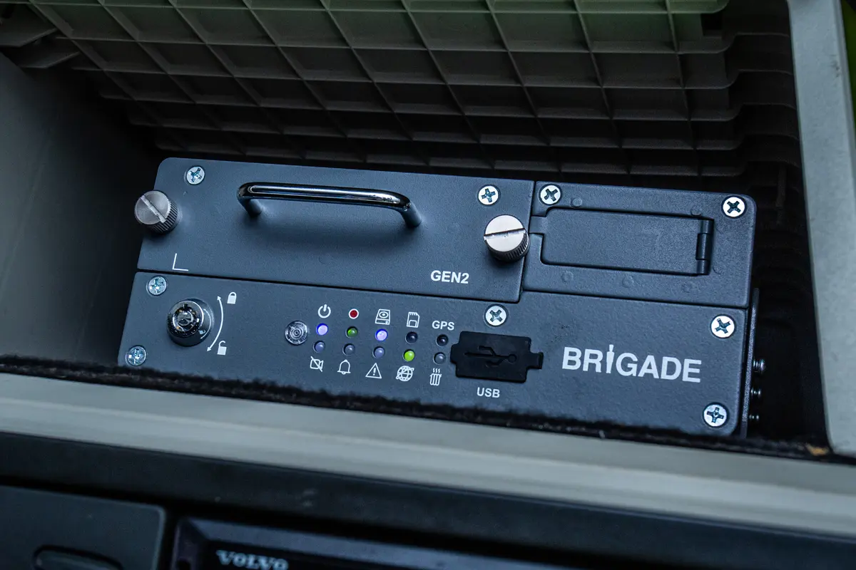 Brigade MDR-644 8-kanaals DVR gemonteerd in de cabine van vrachtwagen
