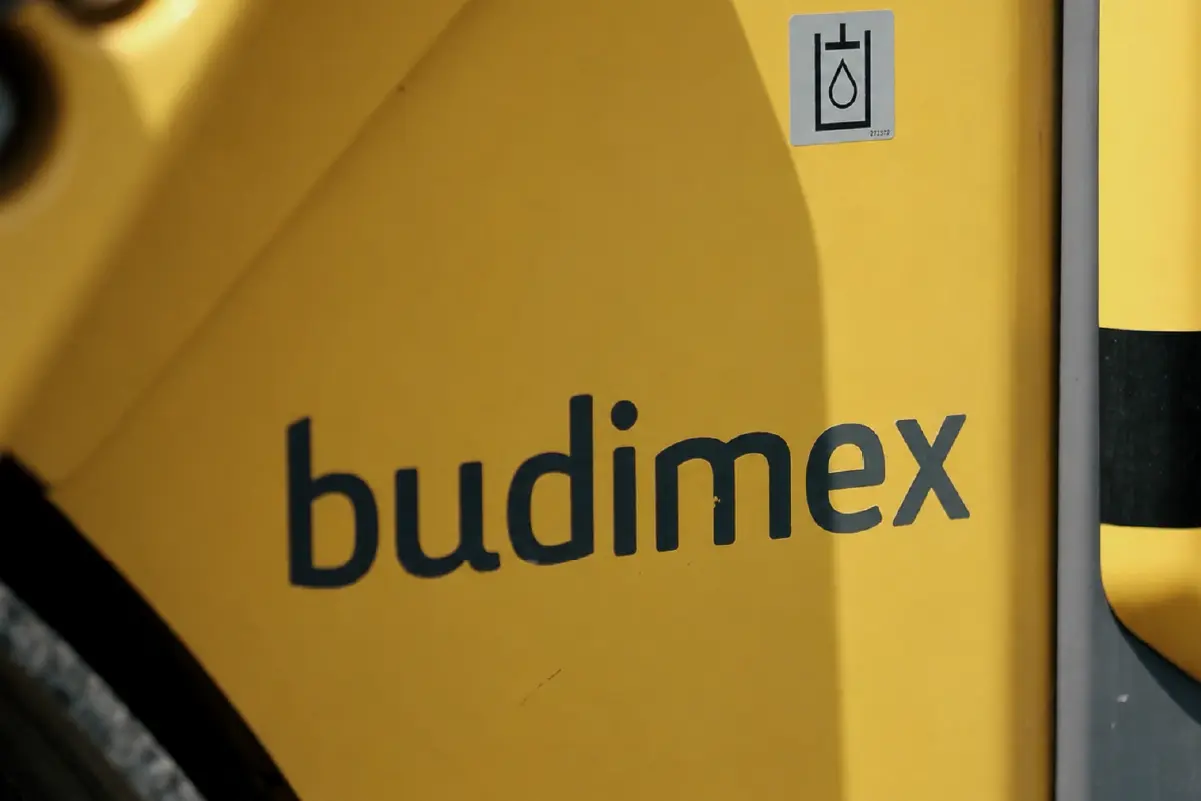 budimex-brigade-1-1200px Brigade showcase van parked outside TVS transport office with trucks