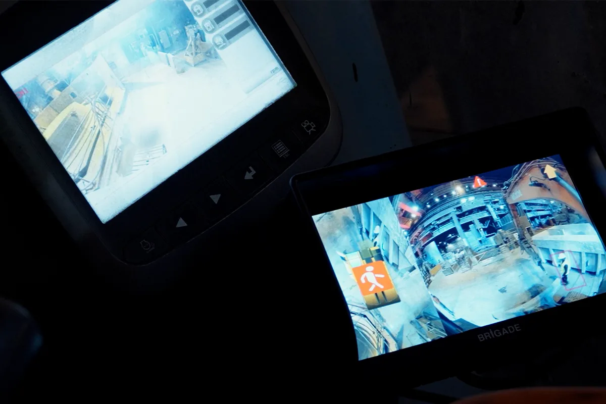 Monitor mit der Anzeige „Backeye®360 AI“